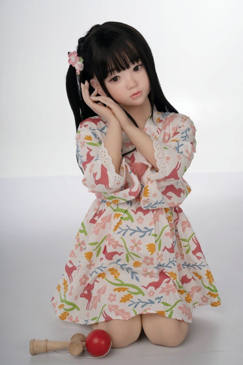 tabitha-poup-e-sexuelle-r-aliste-poitrine-plate-et-nue-petite